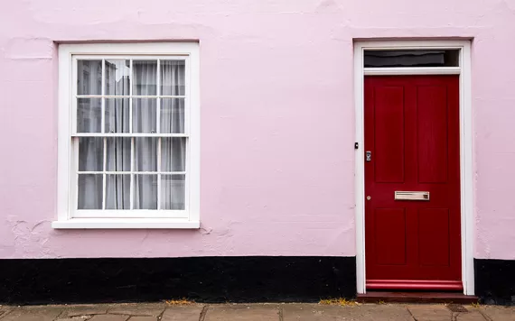 A pink house with no people outside.