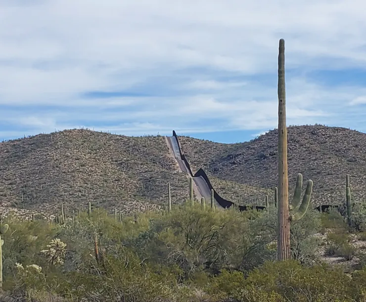 Photo of the Border wall in AZ/Mexico By Erick Meza