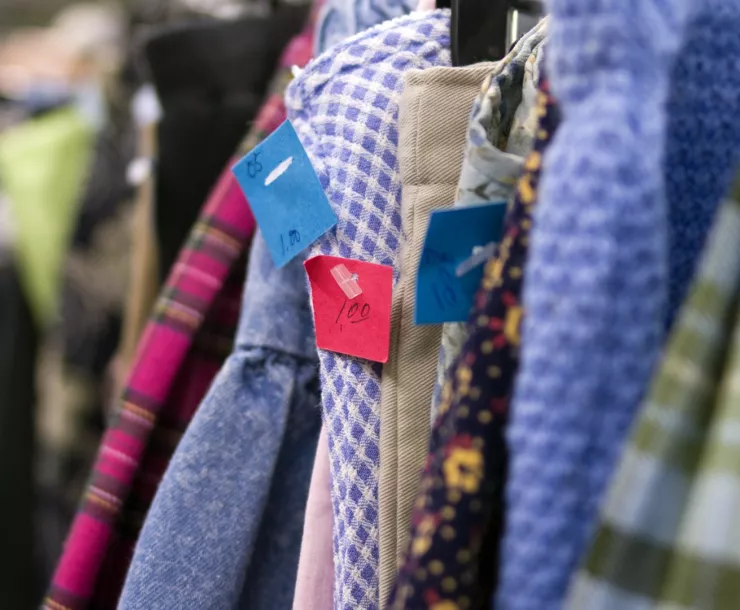 Secondhand or thrift shopping reduces carbon footprint.