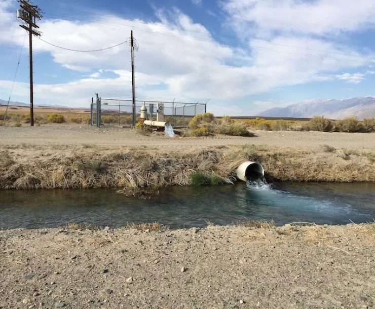photo of a well in Laws, CA