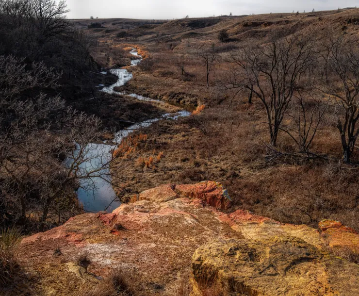 Hiking Trail along lake