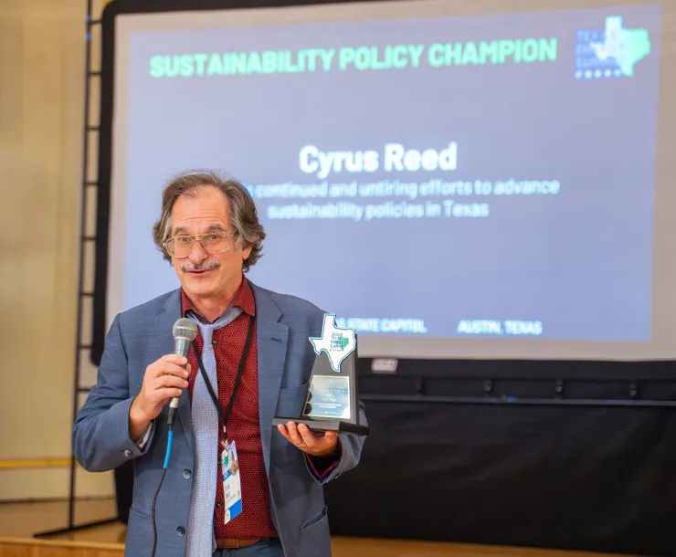 cyrus receives award