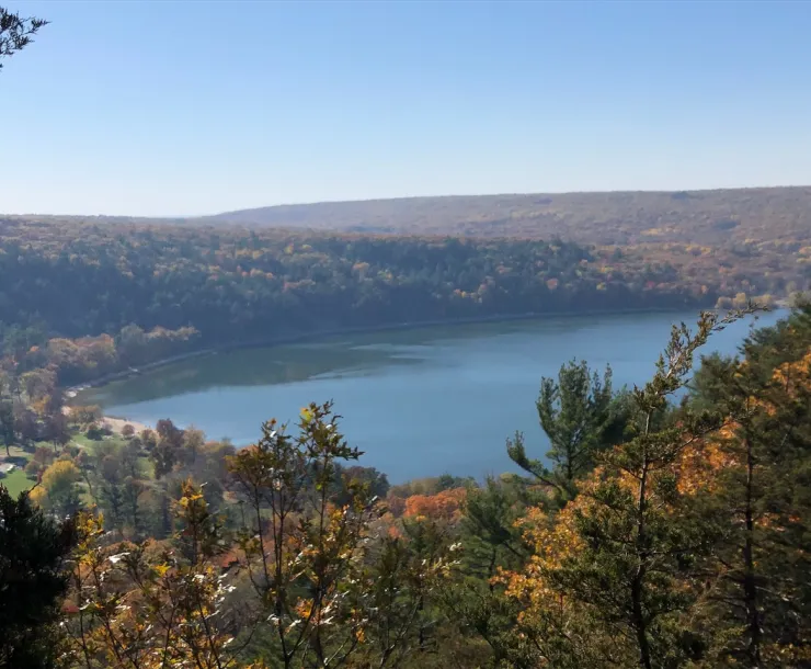 Overview of lake at Devil's Lake State Park
