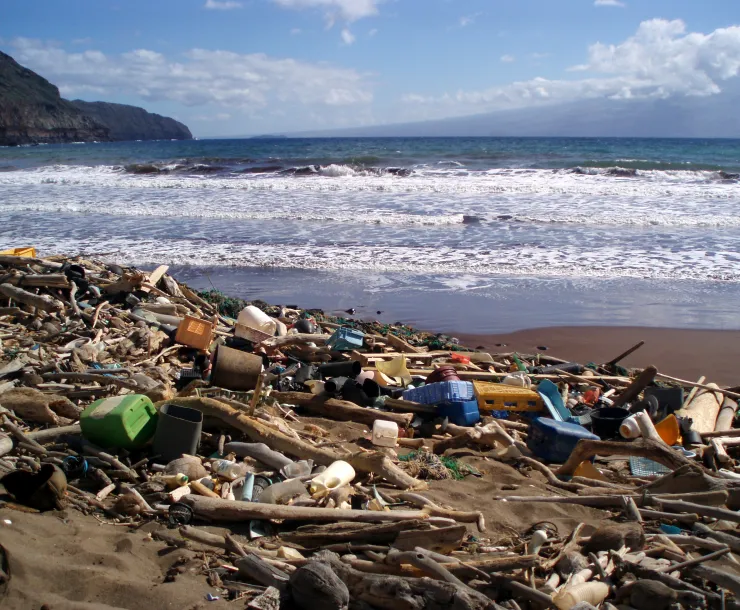 Marine debris Hawaii-NOAA News 2013 September 4-2006-CC BY 2.0
