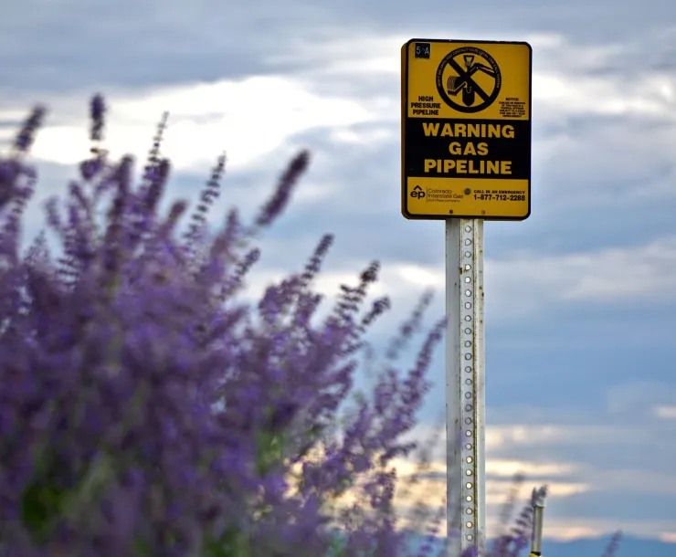 Pipeline warning sign