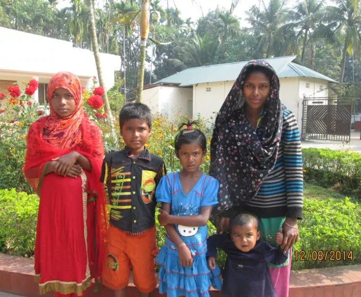A family that lives in Ruhel's compound.JPG