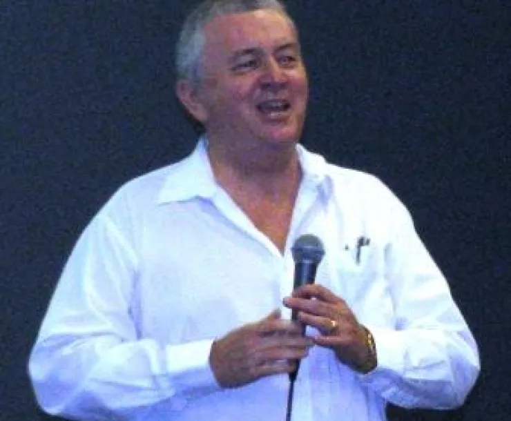 CHP-TX-1900-Hal-Suter-with-mic.jpg