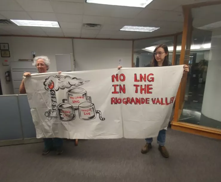 CHP-TX-1900-TCEQ-CommentDelivery-LNGPermit-26Mar2018.jpg