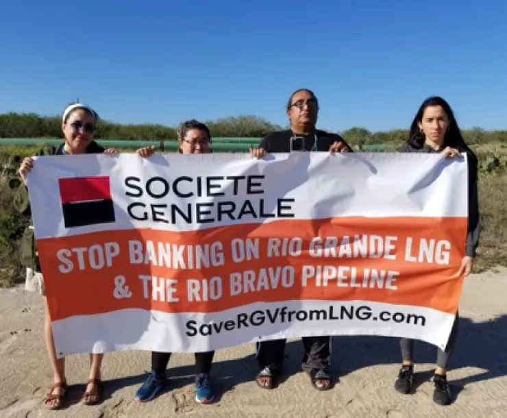 CHP-TX-1900-societe_generale_LNG_protest.jpg