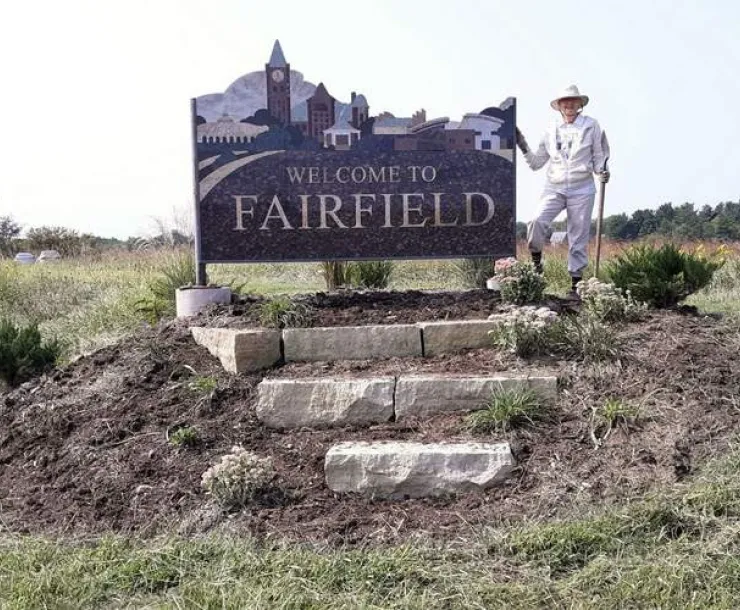 Cleanup Fairfield entrance.jpg