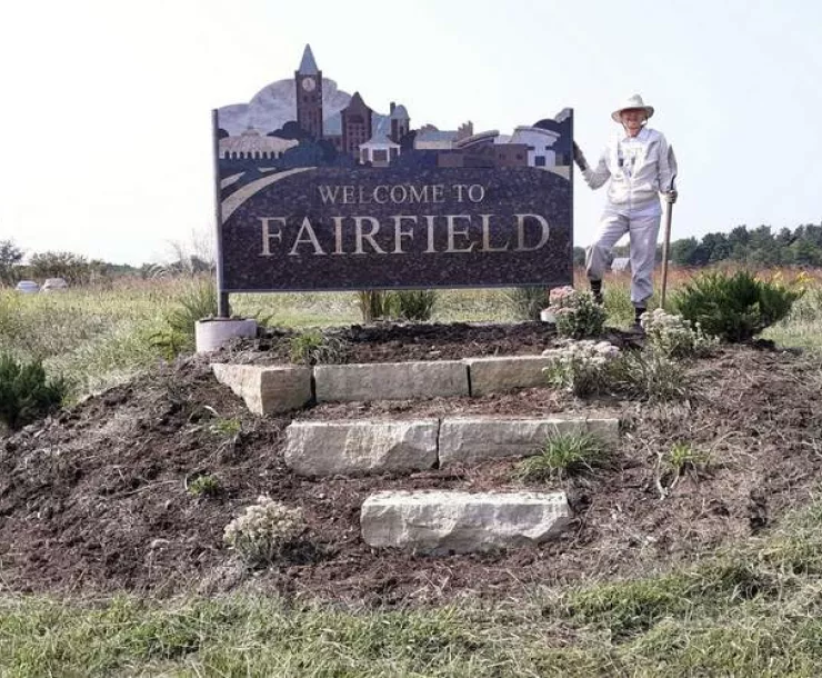 Cleanup Fairfield entrance.jpg