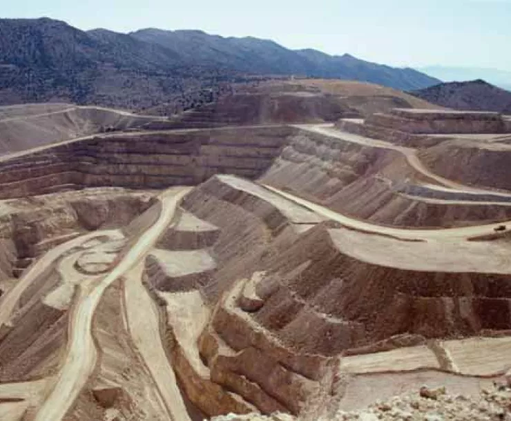 CoeurRochester_openPit_USGS_AlanWallace.jpg