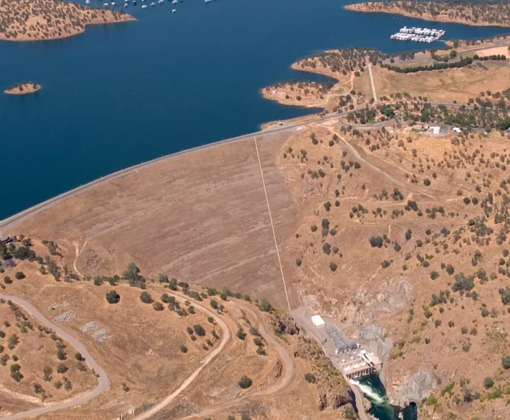 Don-Pedro-Powerhouse-and-lake.jpg