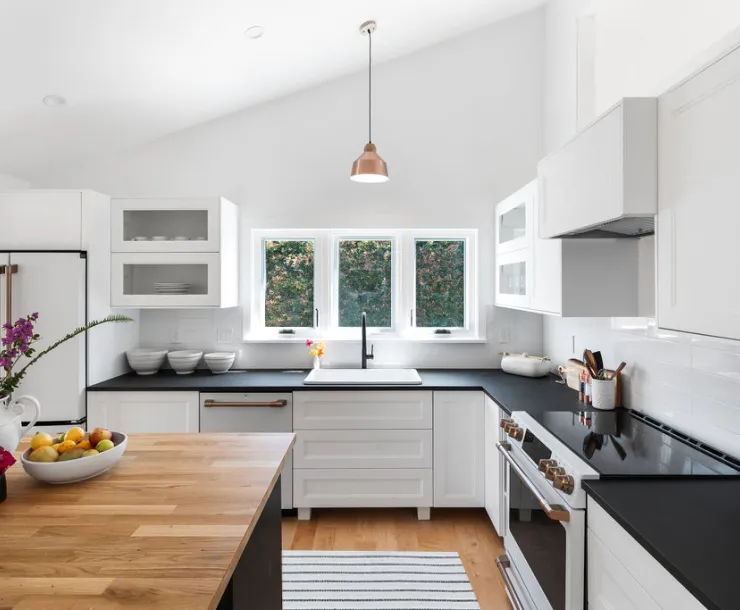 KitchentowardStoveNoHandles.jpg