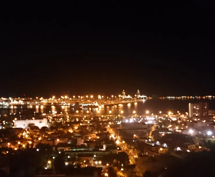 Puerto nocturno.jpg