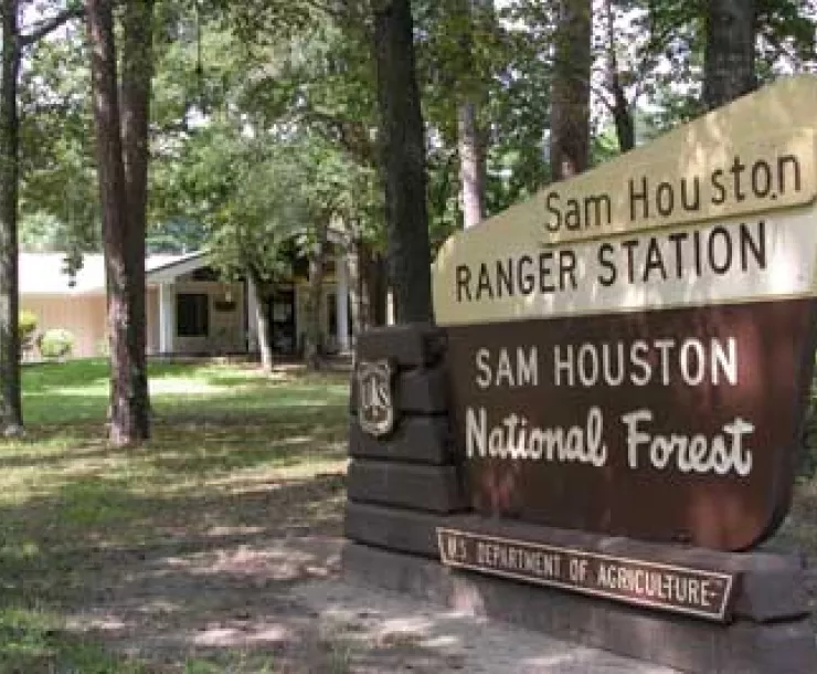 SamHoustonNationalForestsign-USFS.jpg