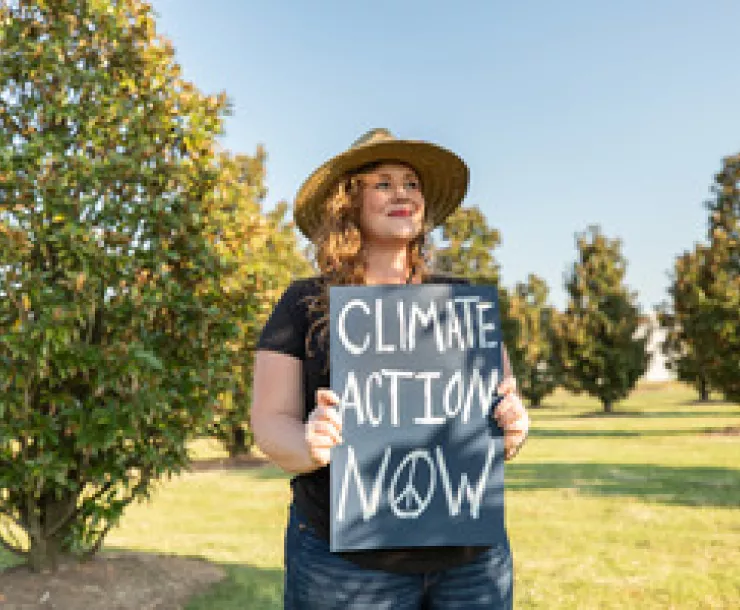 climate protest sign-Sara Reeves, The Luupe-2021-attribution required.jpg
