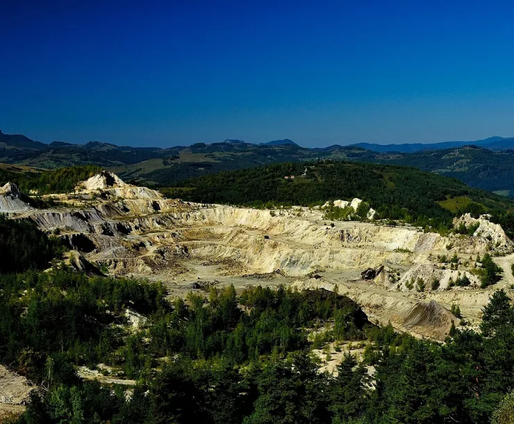gold-mine-391420_1280.jpg