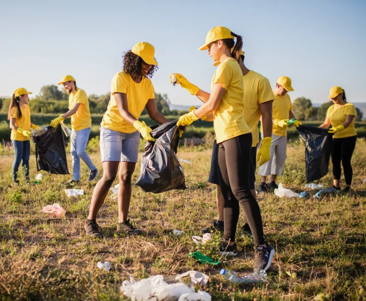 volunteers cleanup-iStock.com, Viktorcvetkovic-no resale products (1).jpg