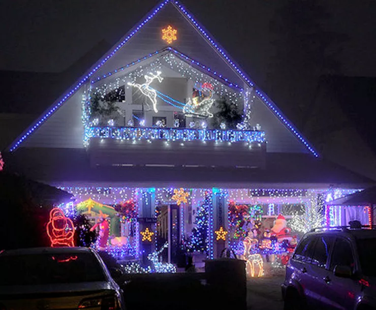 xmas lights house.jpg