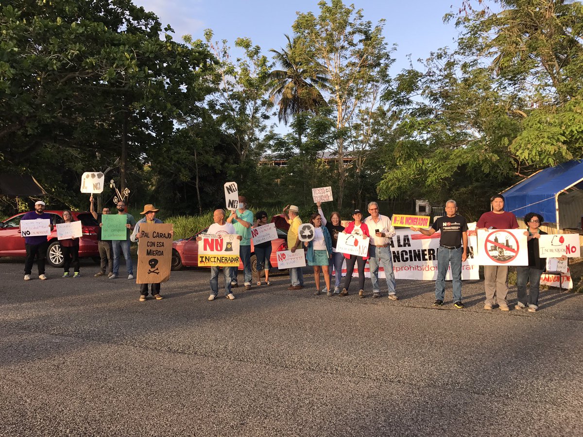 Rally at the entrance to the Arecibo incinerator site, April 2017