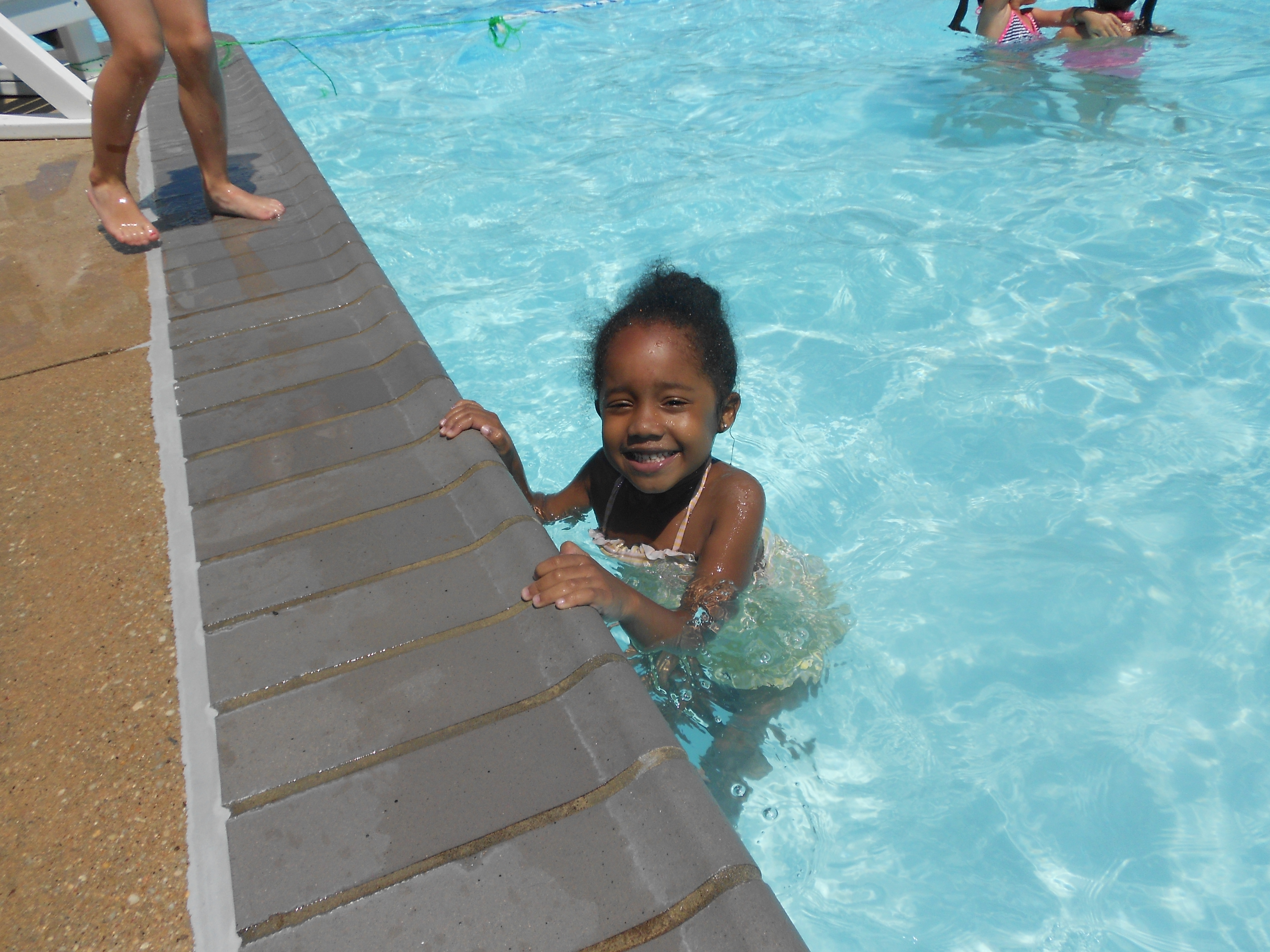 Mabari's daughter in a pool
