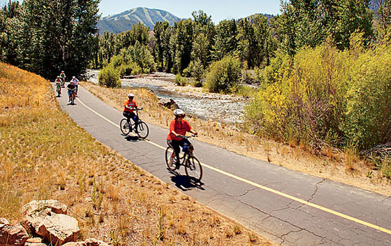 Veterans and their supporters take a morning ride.