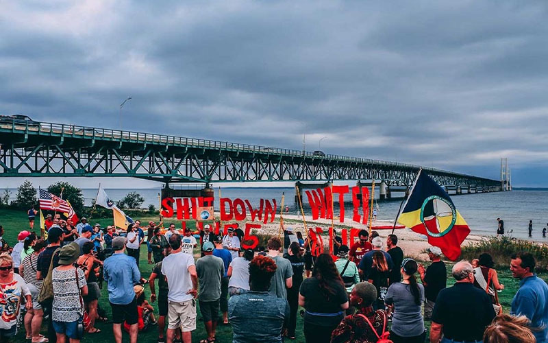 Big Oil in the Mackinac Straits Is a Disaster Waiting to Happen - Vimarsana News